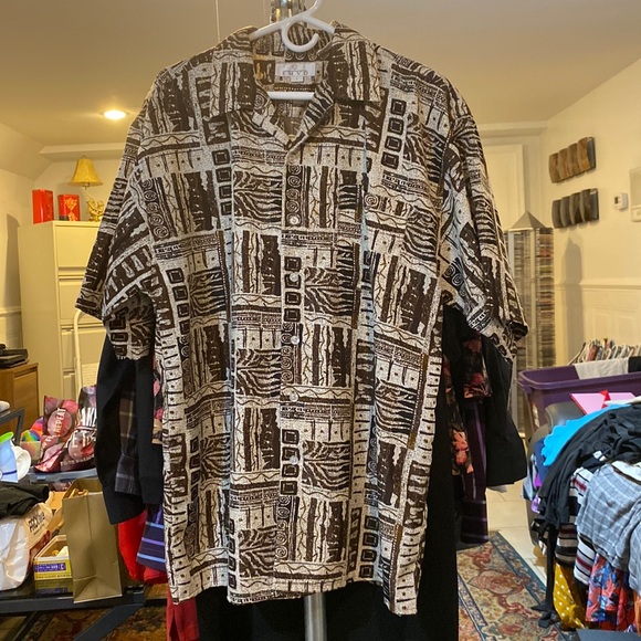 Emvo Other - Emvo size Large shirt good condition